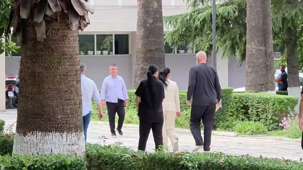 Nisin dorëheqjet e drejtorëve në Fier Nisin dorëheqjet e drejtorëve në Fier