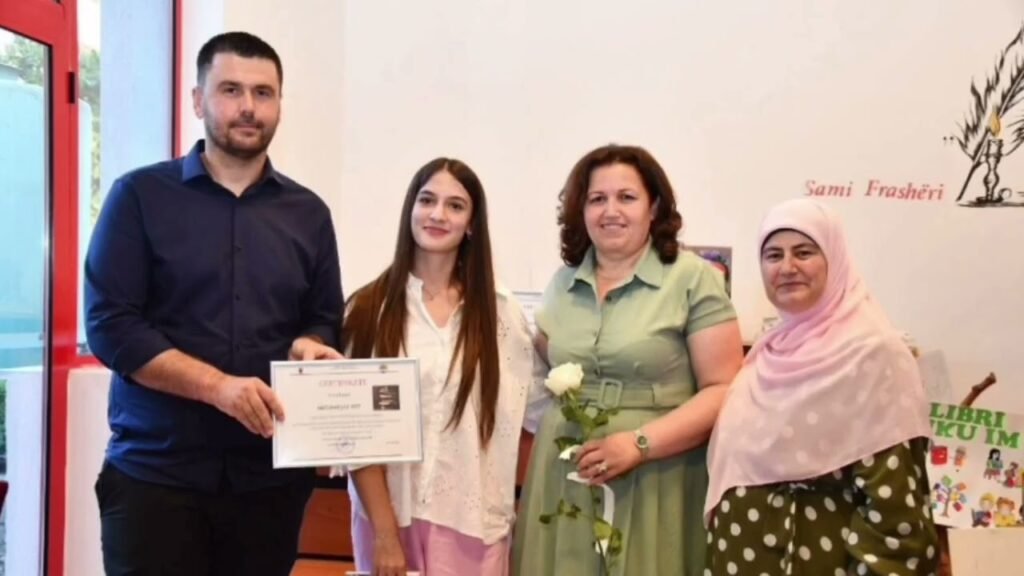 “Një verë me librat” në Bibliotekën e Rrogozhinës”