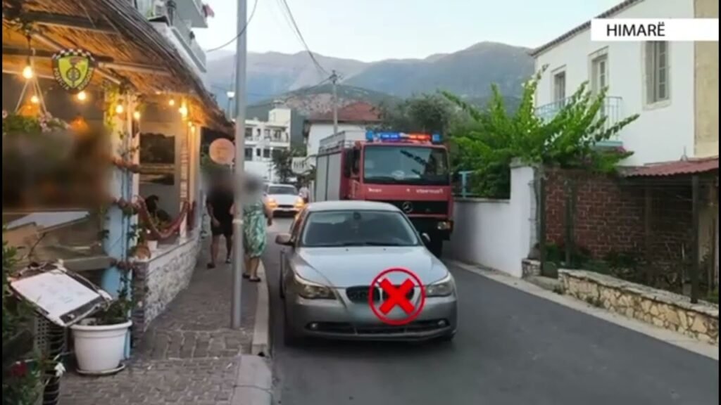 Parkoi makinën duke bllokuar zjarrfikësen, e pëson 22 vjeçari në Himarë