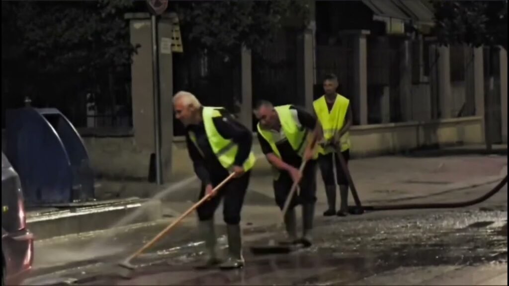 Pastrim i vendeve te mbeturinave në Fier Pastrim i vendeve te mbeturinave në Fier