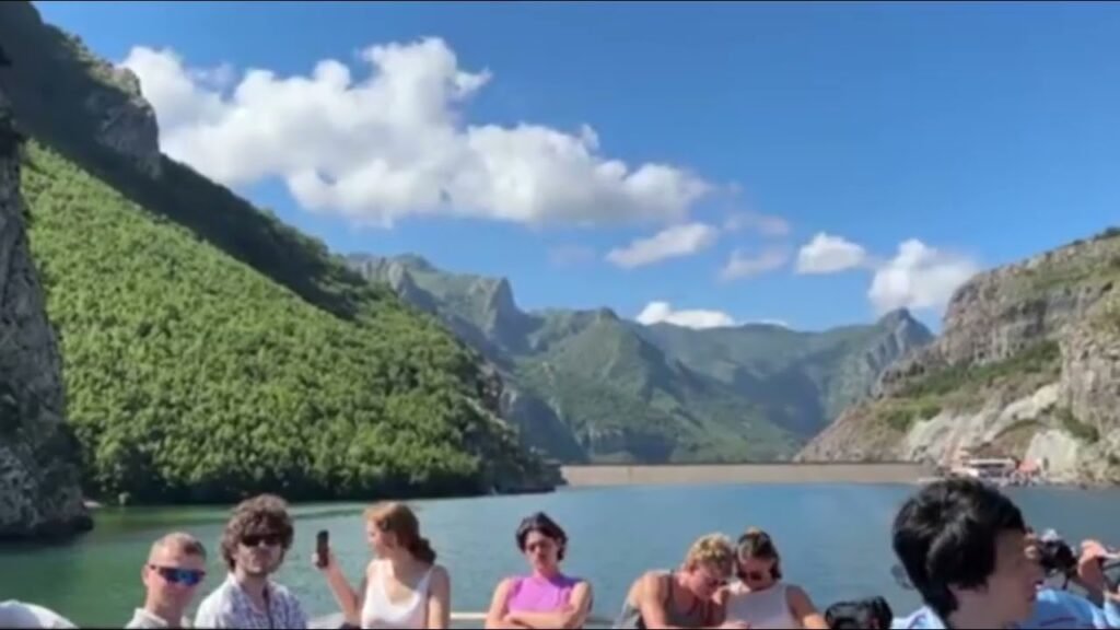 Përleshen me turistët në lumin e Shalës, dy persona janë plagosur rëndë Përleshen me turistët në lumin e Shalës, dy persona janë plagosur rëndë