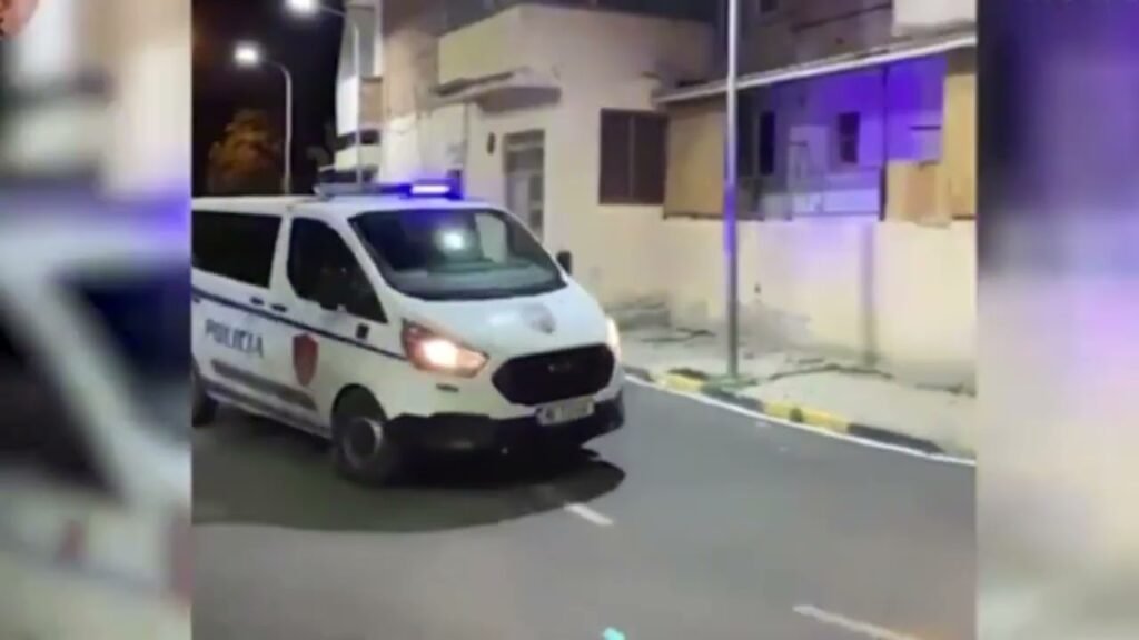 Plas grushti në Vlorë, shkelma, thika, plagoset 57 vjeçari, disa arrestime Plas grushti në Vlorë, shkelma, thika, plagoset 57 vjeçari, disa arrestime