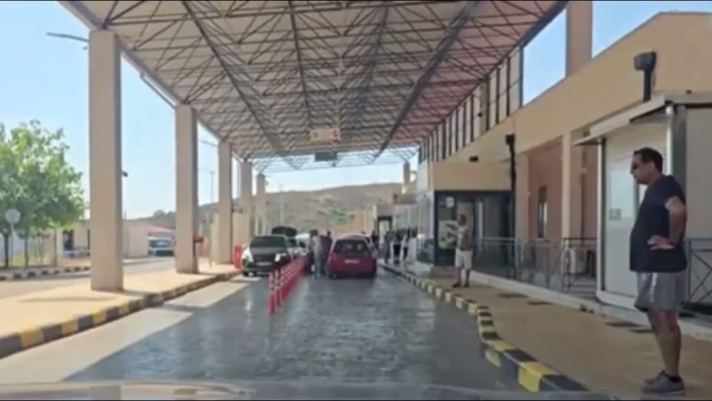 Qafë Botë, radhë te gjata pritje! Qafë Botë, radhë te gjata pritje!