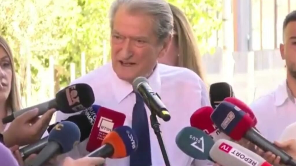 Sali Berisha: “Zjarri në landfillin e Elbasanit, një agresion toksik” Sali Berisha: “Zjarri në landfillin e Elbasanit, një agresion toksik”