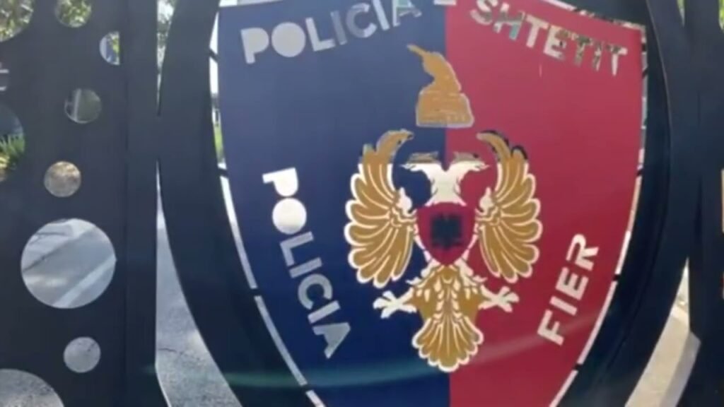 Sherri mes adoleshenteve në Fier Policia procedon 4 vajza, njëra prej tyre në kërkim Sherri mes adoleshenteve në Fier Policia procedon 4 vajza, njëra prej tyre në kërkim