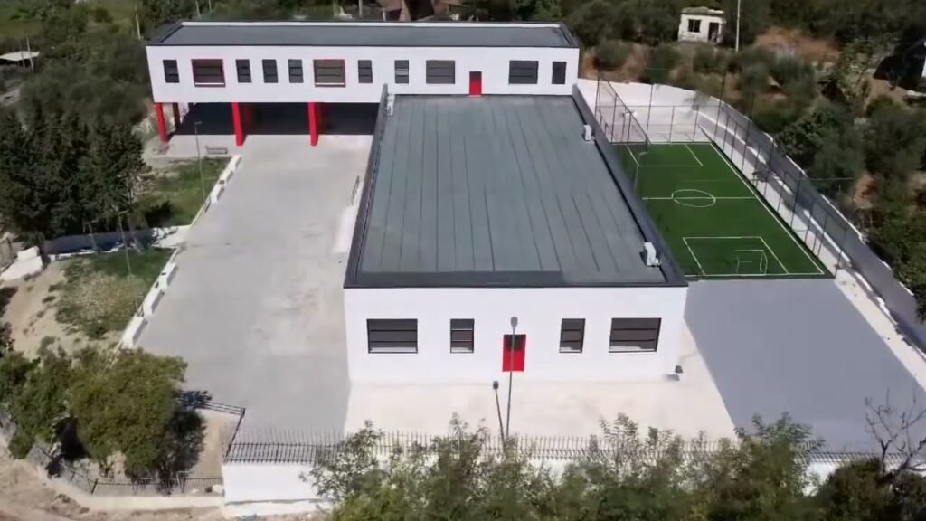 Transformimi i shkollës 9-vjeçare Hysen Xheka në Karbunarë të Lushnjës Transformimi i shkollës 9-vjeçare Hysen Xheka në Karbunarë të Lushnjës