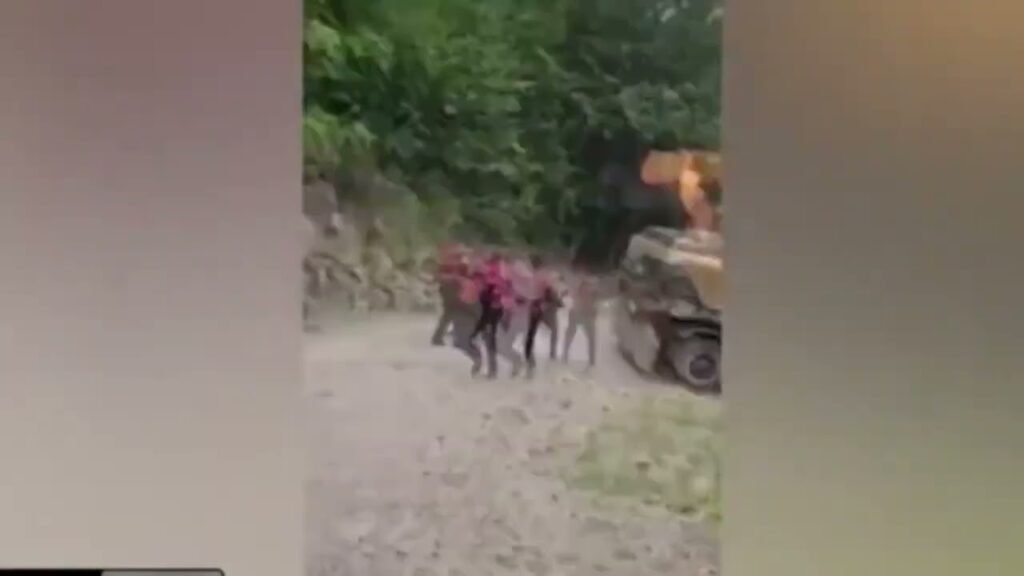 Vazhdon aksioni në Theth, IKMT ka vijuar edhe sot me prishjen e ndërtimeve pa leje Vazhdon aksioni në Theth, IKMT ka vijuar edhe sot me prishjen e ndërtimeve pa leje