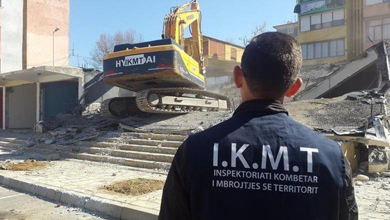 IKMT zbarkon në Dhërmi për prishjen e një objekti pa leje IKMT zbarkon në Dhërmi për prishjen e një objekti pa leje