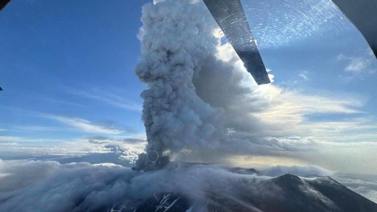 Vullkani Krasheninnikov shpërthen pas 600 vjetësh në Kamchatka Vullkani Krasheninnikov shpërthen pas 600 vjetësh në Kamchatka