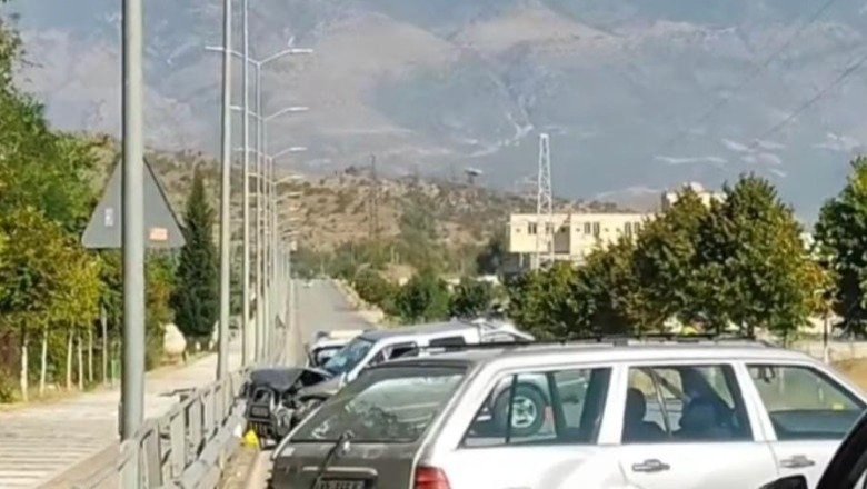 Përplasje makinash në Gjirokastër Përplasje makinash në Gjirokastër