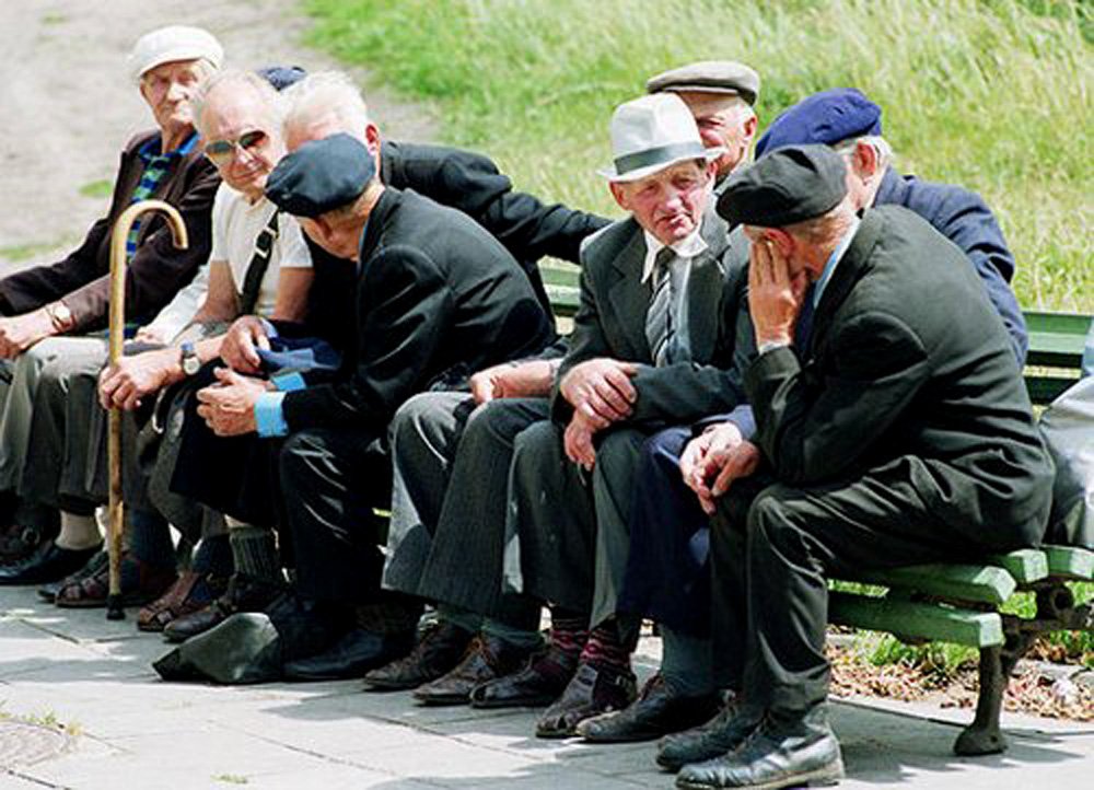 Shqipëria ka pensionet më të ulëta në Europë, duke shpenzuar dhjetë herë më pak se mesatarja e BE-së Shqipëria ka pensionet më të ulëta në Europë, duke shpenzuar dhjetë herë më pak se mesatarja e BE-së