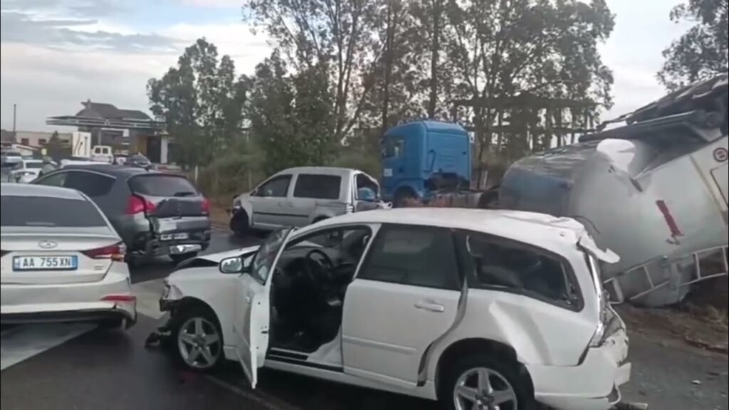 Aksidenti i shumëfishtë në autostradën Fier-Lushnje shkakton plagosje dhe dëme të mëdha materiale