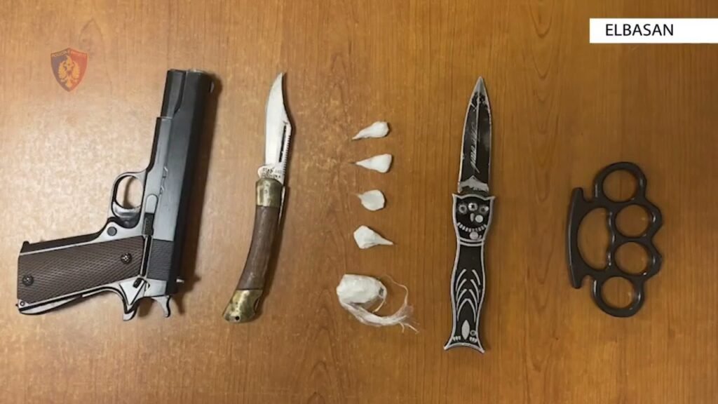 Dhuna familjare dhe droga zbulojnë arsenalin e fshehur në Elbasan