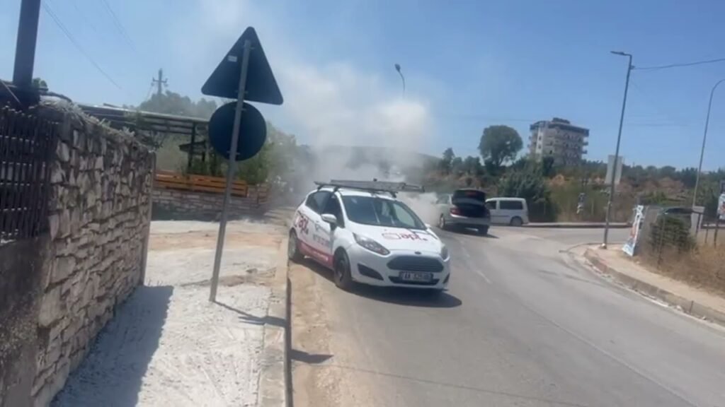 Digjet makina në ecje e sipër te Ura e Çukës Sarandë Digjet makina në ecje e sipër te Ura e Çukës Sarandë