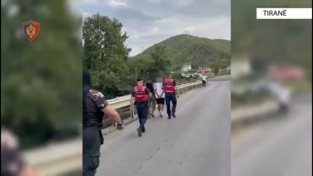 Është zbardhur ngjarja në Kombinat, ku një person qëlloi me armë zjarri ndaj një automjeti. Është zbardhur ngjarja në Kombinat, ku një person qëlloi me armë zjarri ndaj një automjeti.