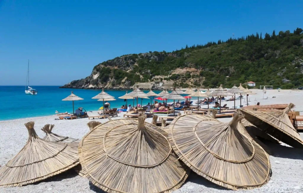 Shqipëria synon model të ri për punonjësit sezonalë në turizëm Shqipëria synon model të ri për punonjësit sezonalë në turizëm