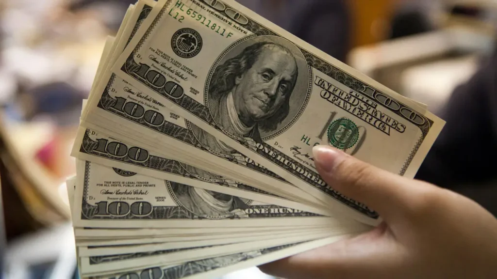 Depozitat në dollarë afër rekordit të dekadës Depozitat në dollarë afër rekordit të dekadës
