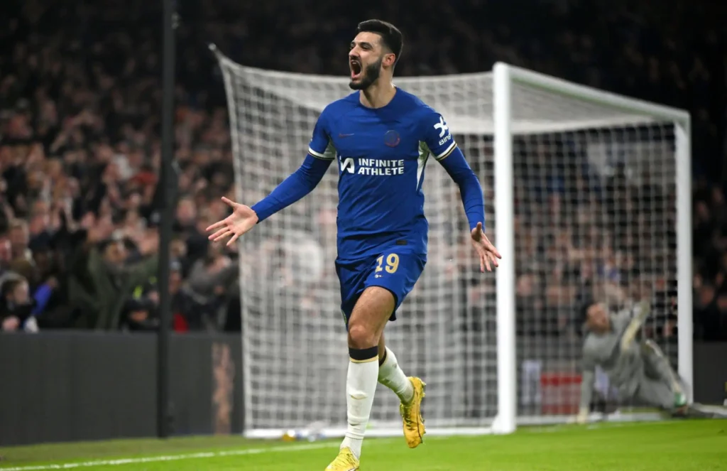 Broja kalon te Burnley, kapitull i ri për bomberin shqiptar