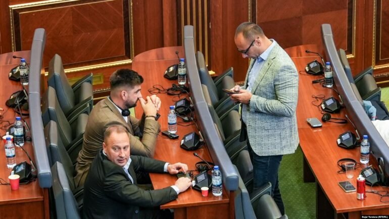 Kontesti për nënkryetarin serb, Lista Serbe në Kushtetuese