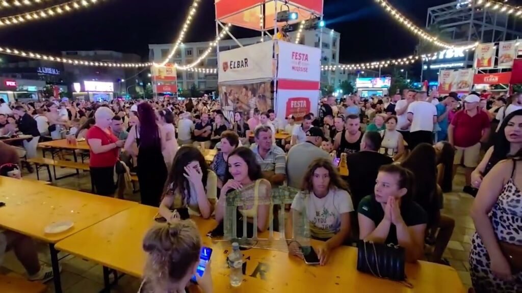 Festa e miqësisë mbledh qytetarët në zemër të Fierit