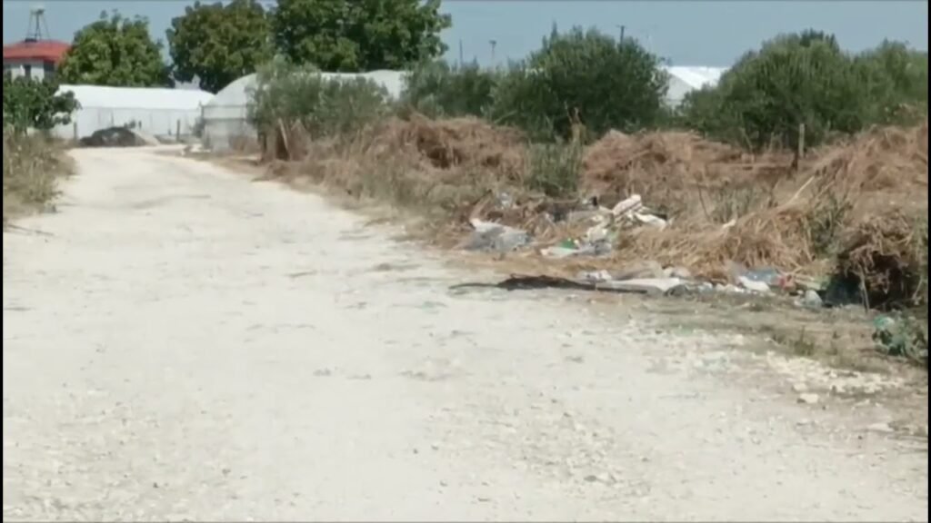 Fshati Rërëz në Dimal pa rrugë, kërkohet ndërhyrje nga autoritetet Fshati Rërëz në Dimal pa rrugë, kërkohet ndërhyrje nga autoritetet