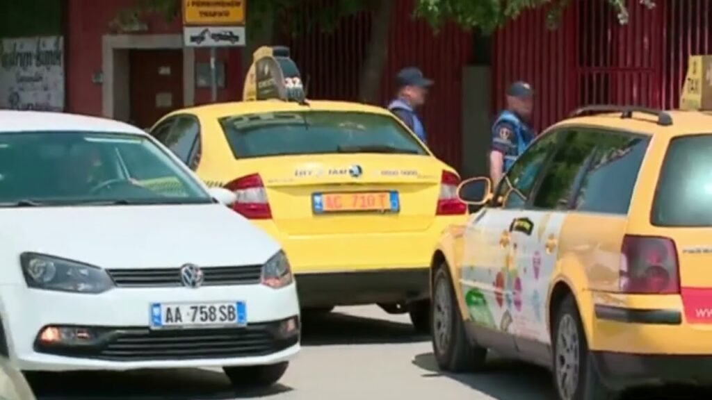 I arrestuan të vëllain polic për fajde e kanosje, efektivi tenton të fshehë provat I arrestuan të vëllain polic për fajde e kanosje, efektivi tenton të fshehë provat