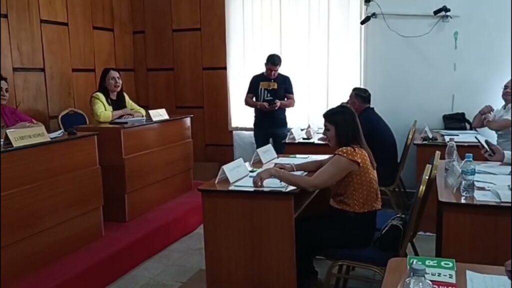 Këshilli bashkiak Lushnje shqyrton ankesat e qytetarëve Këshilli bashkiak Lushnje shqyrton ankesat e qytetarëve