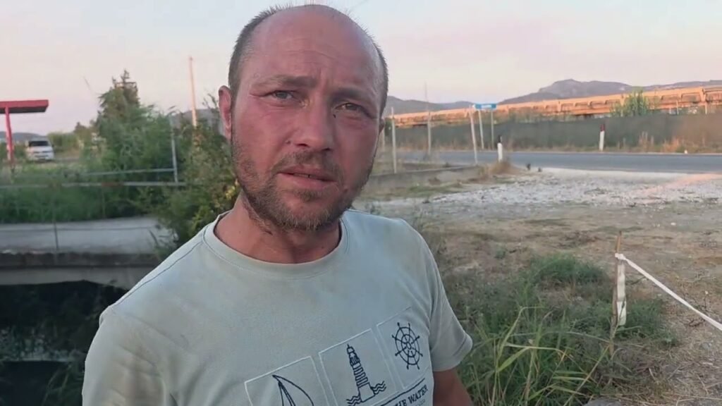 Makina përmbyset në kanalin vaditës në Fier, banorët nxjerrin pasagjerët