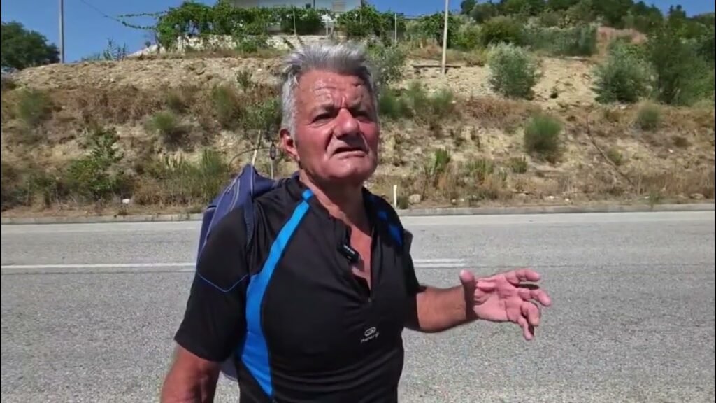 Maratonomak i përjetshëm, 65 vjeçari mbërrin në Fier, në këmbë nga Tepelena për 8 orë! Maratonomak i përjetshëm, 65 vjeçari mbërrin në Fier, në këmbë nga Tepelena për 8 orë!