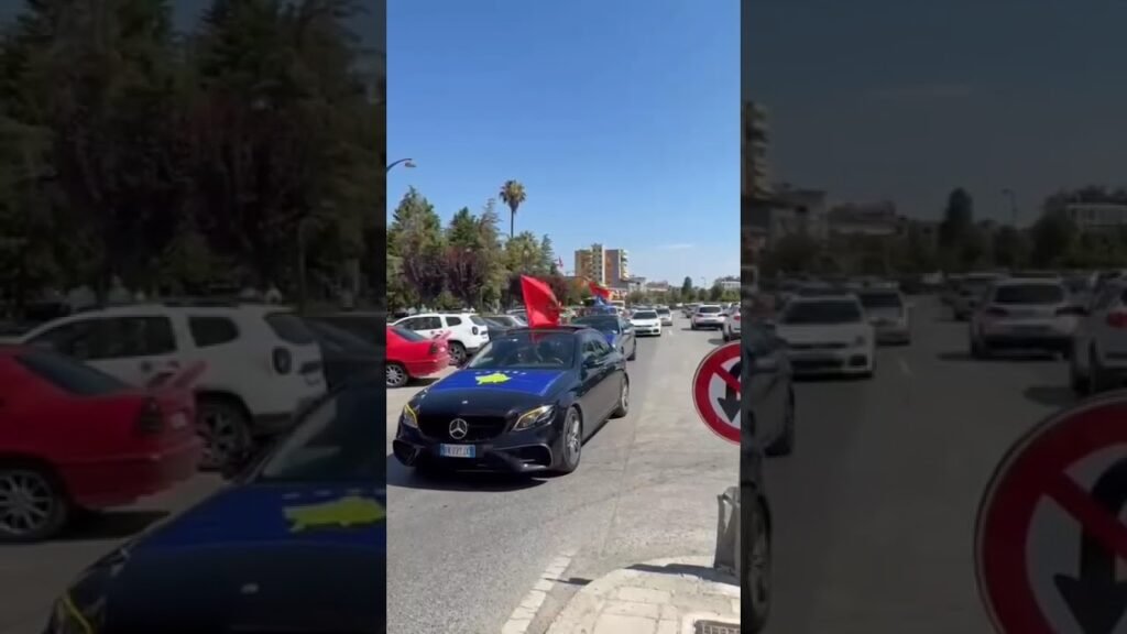 Krushqit nga Kosova parakalojnë në qytetin e Fierit