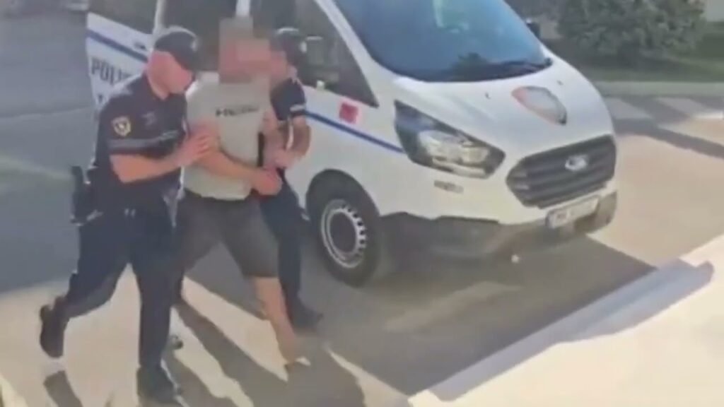 Ngjarje e pazakontë në Durrës, 20 vjeçari i plagosur si pasojë e goditjes me gurë Ngjarje e pazakontë në Durrës, 20 vjeçari i plagosur si pasojë e goditjes me gurë