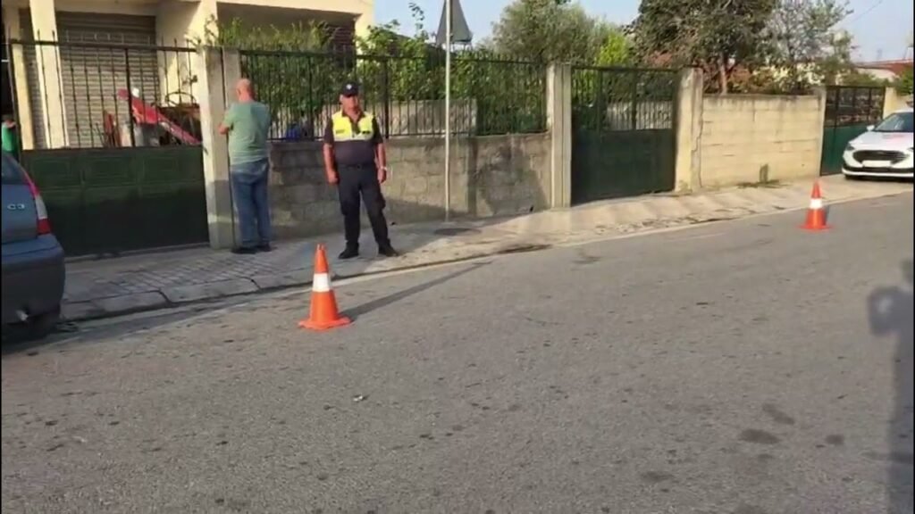Një aksident ka ndodhur në Ndërnënas të Libofshës, mjeti Citroen përplaset me murin Një aksident ka ndodhur në Ndërnënas të Libofshës, mjeti Citroen përplaset me murin