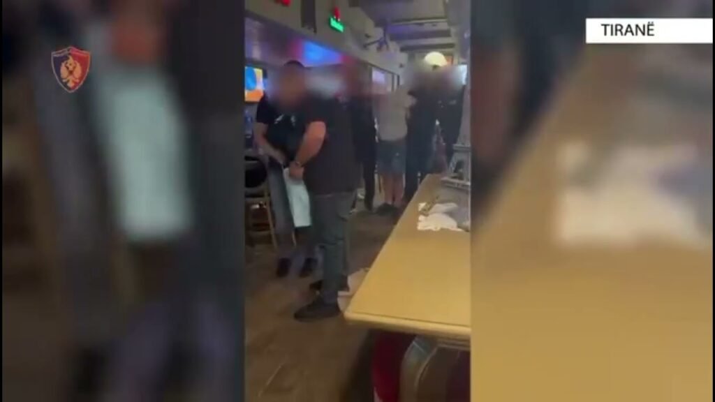 Operacioni “Dhurata”, 1 kg kokainë kapet në Tiranë, në arrest katër persona Operacioni “Dhurata”, 1 kg kokainë kapet në Tiranë, në arrest katër persona