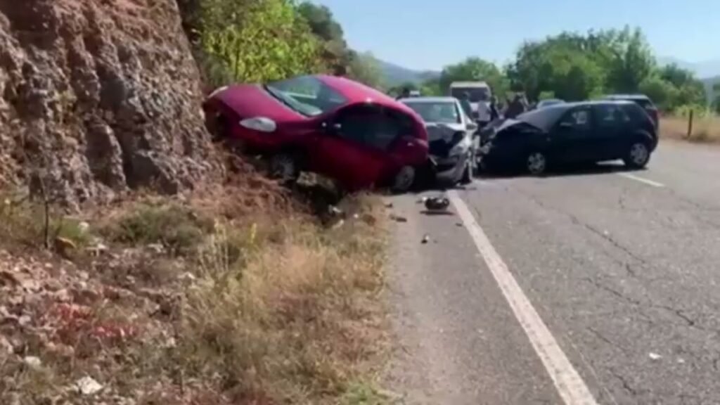 Përplasen tre automjete, Aksident i rëndë në aksin rrugor Bulqizë – Fushë Bulqizë