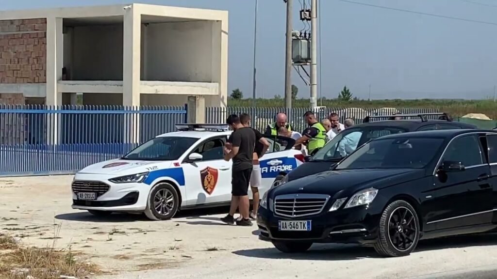 Rradhë kilometrike në Pushimin e Shoferit për shkak të një përplasje Rradhë kilometrike në Pushimin e Shoferit për shkak të një përplasje