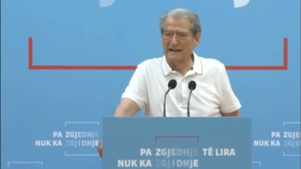 Sali Berisha, kreu i PD në konferencë me gazetarët Sali Berisha, kreu i PD në konferencë me gazetarët