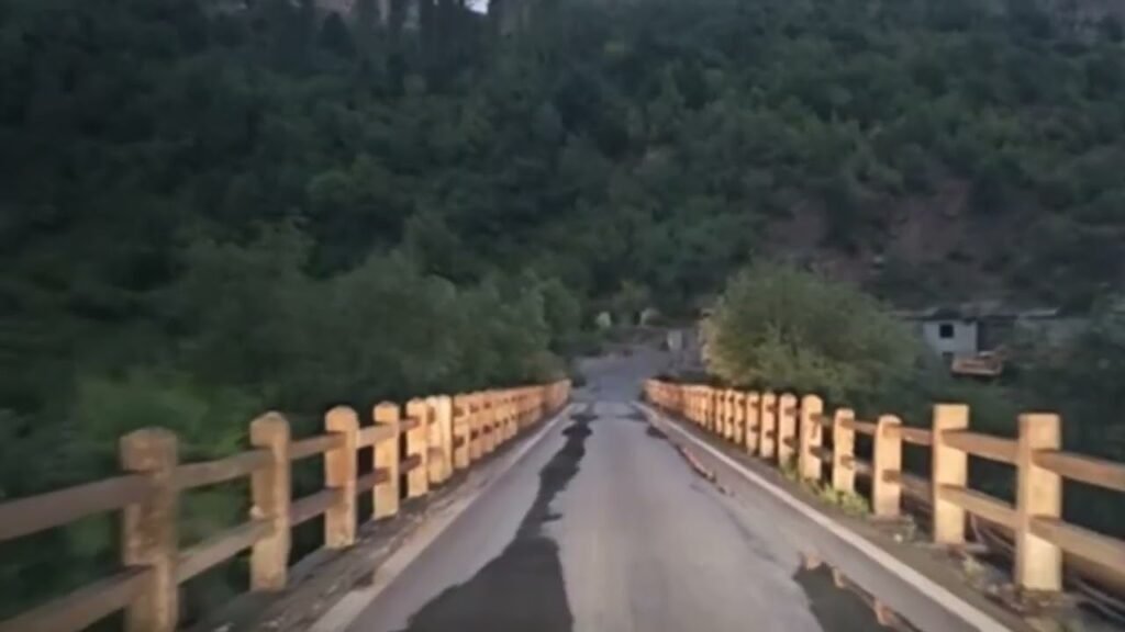 Shtrëngata dhe stuhi në Kukës, raportohet për rrëshqitje dherash Shtrëngata dhe stuhi në Kukës, raportohet për rrëshqitje dherash