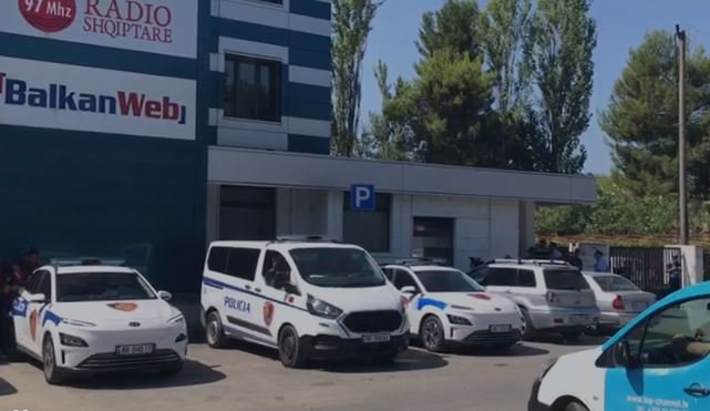 Dy kontrata të ndryshme qiraje mes Focus Group dhe autoriteteve, Ministria e Ekonomisë sqaron problemin me News 24. Dy kontrata të ndryshme qiraje mes Focus Group dhe autoriteteve, Ministria e Ekonomisë sqaron problemin me News 24.