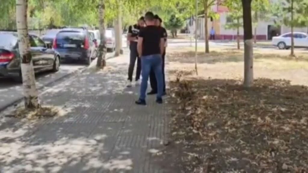 U gjet i dekompozuar në banesë në Korçë. Vëllai i viktimës: Kishim kohë pa folur, vuante nga zemra. U gjet i dekompozuar në banesë në Korçë. Vëllai i viktimës: Kishim kohë pa folur, vuante nga zemra.