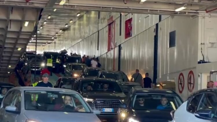 Rritet ndjeshëm fluksi i udhëtarëve në portin e Vlorës