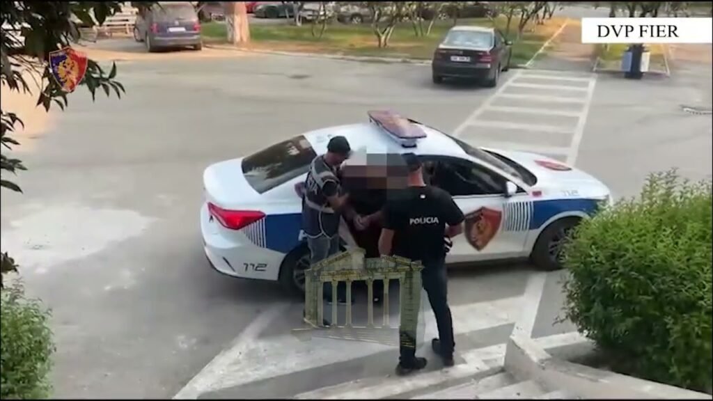 Zjarrvëniet e qëllimshme në Fier e Lushnjë, tre persona në pranga Zjarrvëniet e qëllimshme në Fier e Lushnjë, tre persona në pranga