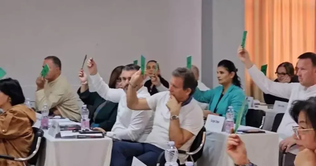 Këshilli Bashkiak i Vlorës – Apandisit, nje organ krejtesisht i padobishem.