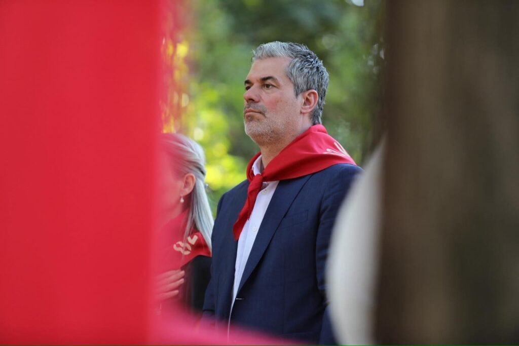 Ermal Dredha lë detyrën e kryebashkiakut të Vlorës Ermal Dredha lë detyrën e kryebashkiakut të Vlorës