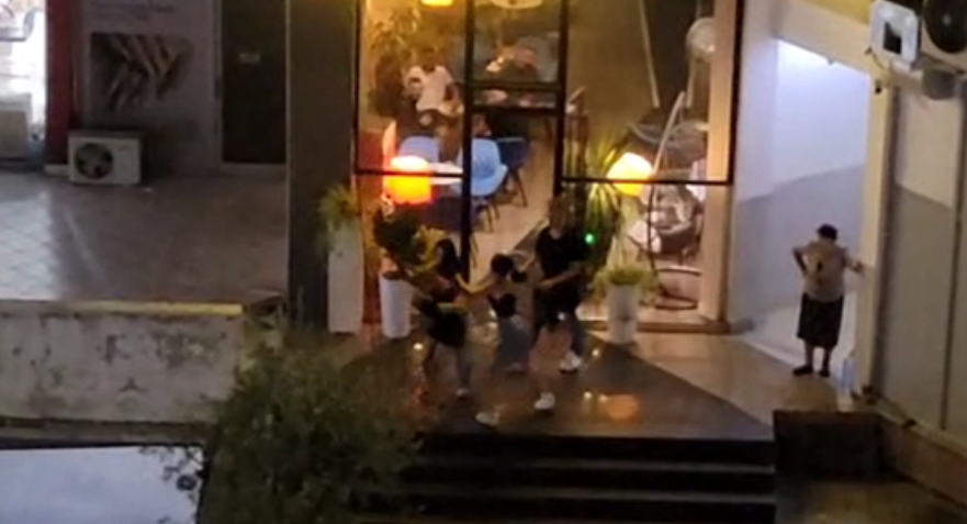 Përleshje e dhunshme mes vajzave në zonën e Astirit