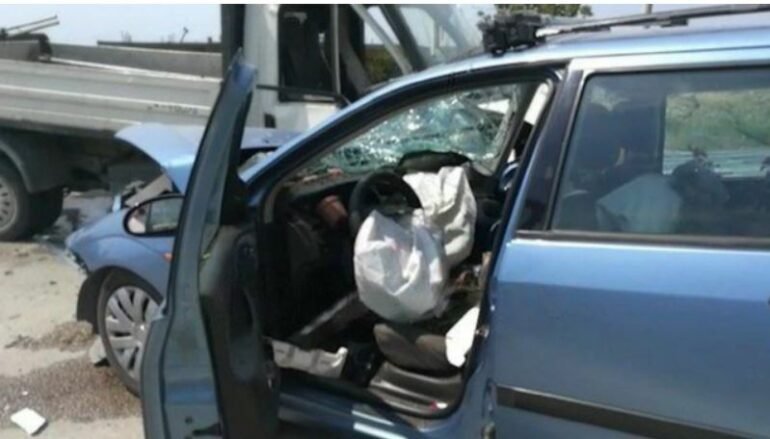 Katër të plagosur nga aksidenti në Pejë, një në gjendje kritike Katër të plagosur nga aksidenti në Pejë, një në gjendje kritike