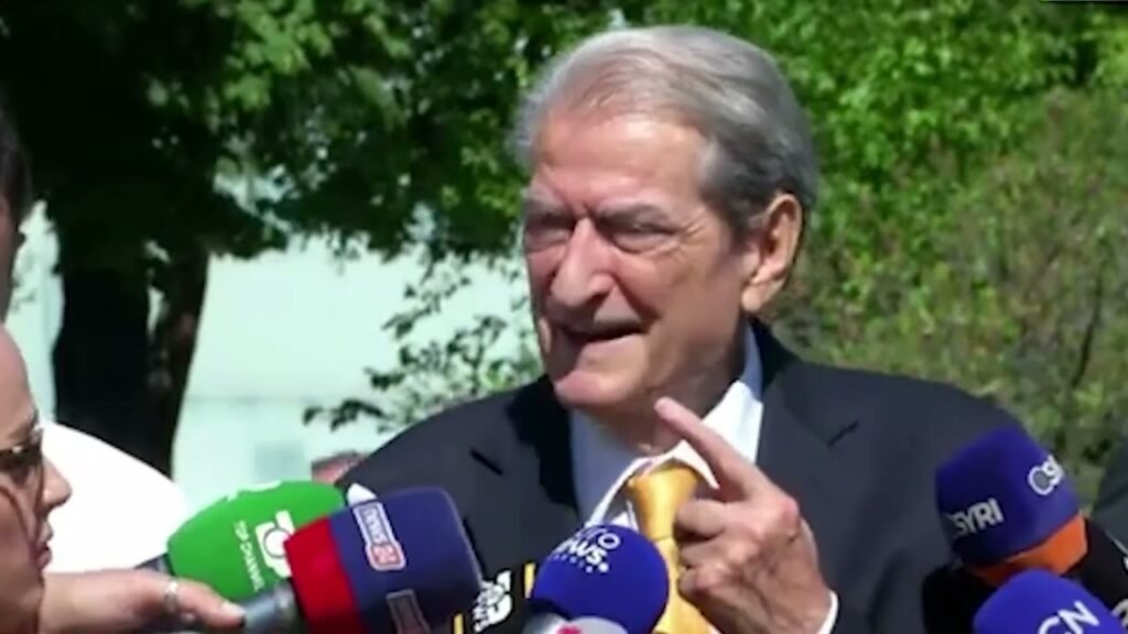 BERISHA RRUGA E VETME ËSHTË PROTESTA! SOT SECILI NGA DEPUTETËT PA TEK VETJA FATIN E VELIAJT BERISHA RRUGA E VETME ËSHTË PROTESTA! SOT SECILI NGA DEPUTETËT PA TEK VETJA FATIN E VELIAJT