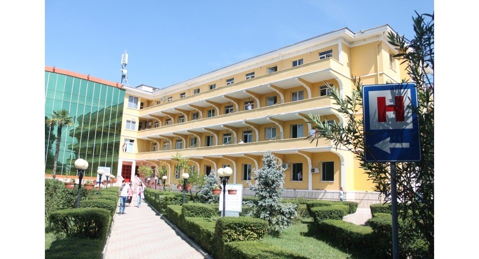 Ngjarja tronditëse në spitalin shtetëror të Tiranës, zbulohen identitetet e infermierit të plagosur dhe autorit