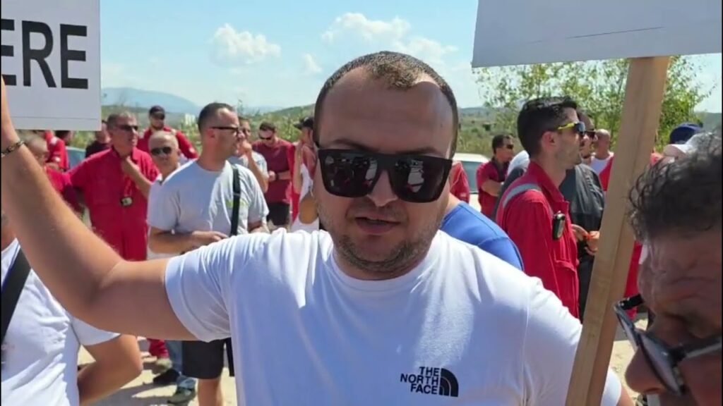 Dhjetëra punonjës të kompanisë Bankers Petroleum janë ngritur mesditën e sotme në protestë Dhjetëra punonjës të kompanisë Bankers Petroleum janë ngritur mesditën e sotme në protestë