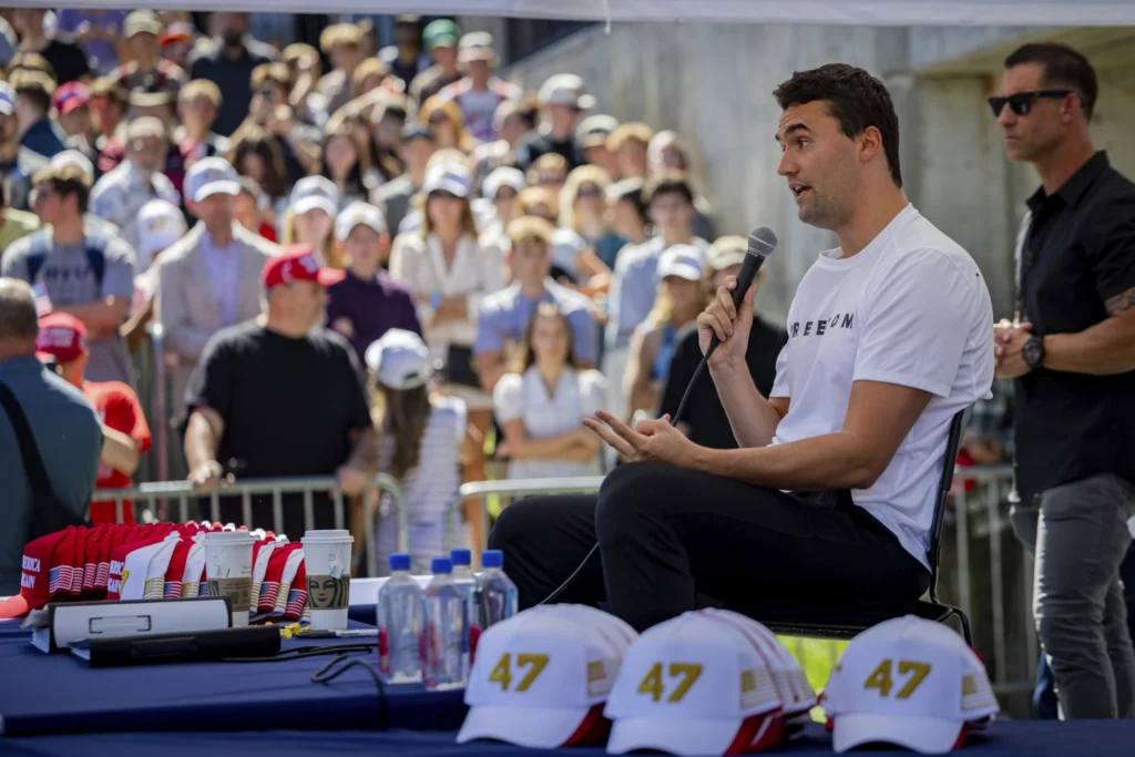 Atentati ndaj aktivistit konservator Charlie Kirk, vrasësi nuk gjendet Atentati ndaj aktivistit konservator Charlie Kirk, vrasësi nuk gjendet