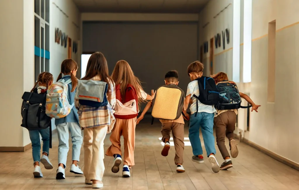 Familjet shqiptare përballen me koston e rëndë të nisjes së shkollës